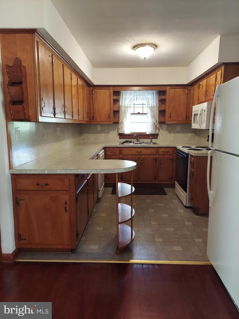 1872 STRASBURG RD, FRONT ROYAL, Virginia 22630, 3 Bedrooms Bedrooms, ,1 BathroomBathrooms,Residential,For sale,1872 STRASBURG RD,VAWR2011056 MLS # VAWR2011056