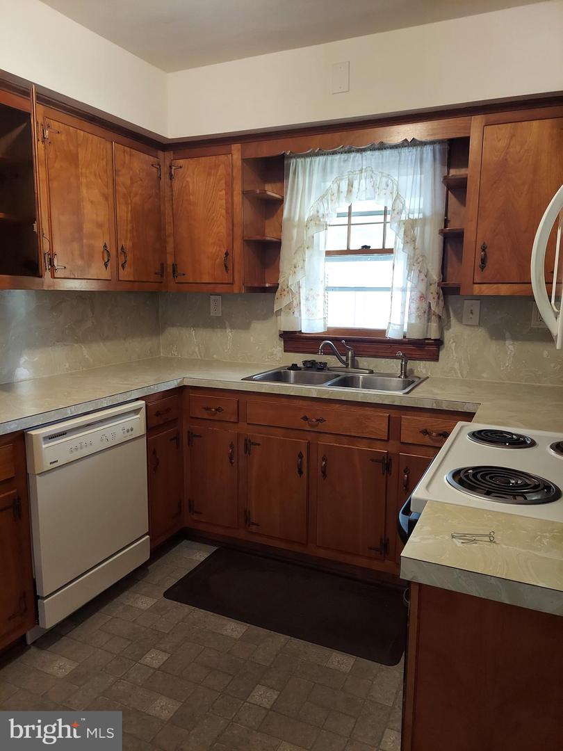 1872 STRASBURG RD, FRONT ROYAL, Virginia 22630, 3 Bedrooms Bedrooms, ,1 BathroomBathrooms,Residential,For sale,1872 STRASBURG RD,VAWR2011056 MLS # VAWR2011056