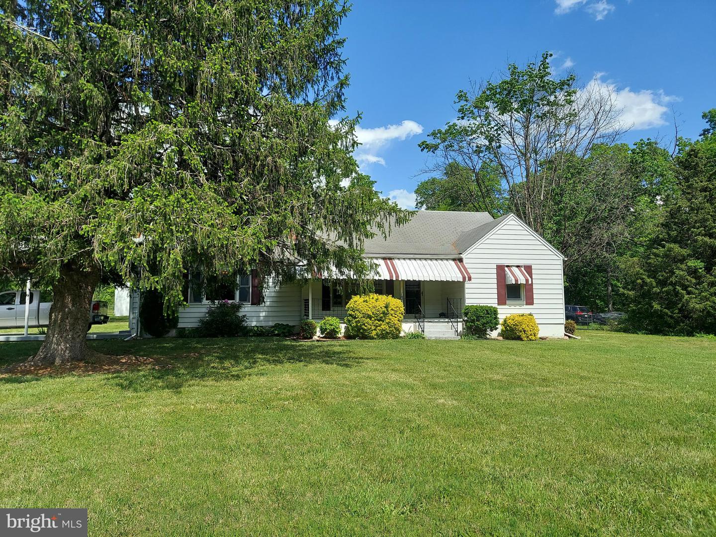 1872 STRASBURG RD, FRONT ROYAL, Virginia 22630, 3 Bedrooms Bedrooms, ,1 BathroomBathrooms,Residential,For sale,1872 STRASBURG RD,VAWR2011056 MLS # VAWR2011056