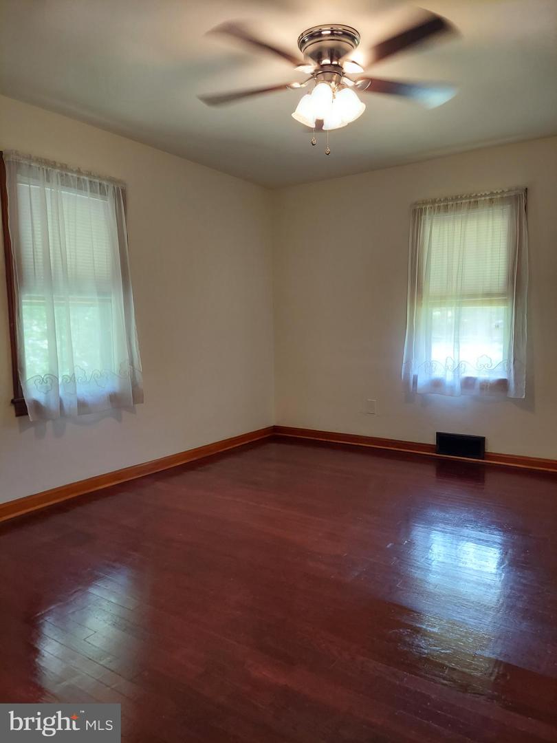 1872 STRASBURG RD, FRONT ROYAL, Virginia 22630, 3 Bedrooms Bedrooms, ,1 BathroomBathrooms,Residential,For sale,1872 STRASBURG RD,VAWR2011056 MLS # VAWR2011056