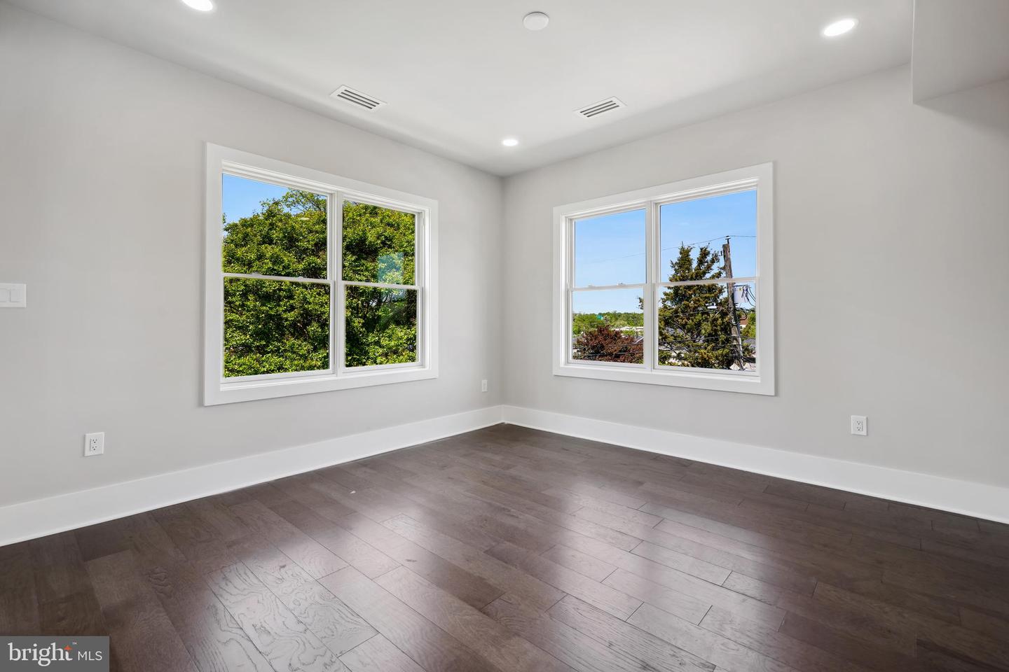 1610 12TH ST S, ARLINGTON, Virginia 22204, 4 Bedrooms Bedrooms, ,4 BathroomsBathrooms,Residential,For sale,1610 12TH ST S,VAAR2057004 MLS # VAAR2057004
