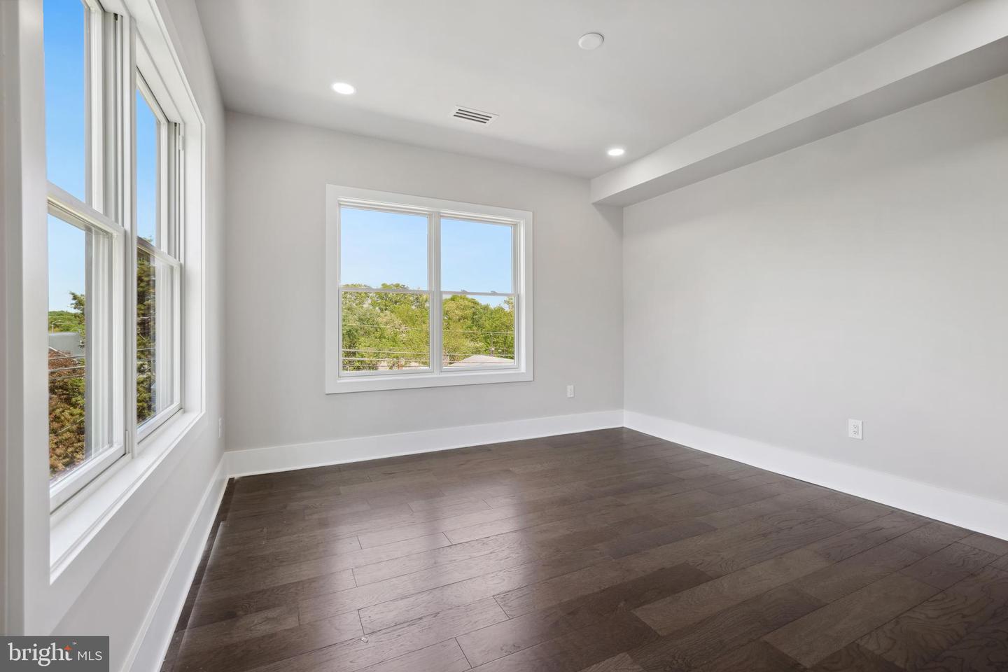 1610 12TH ST S, ARLINGTON, Virginia 22204, 4 Bedrooms Bedrooms, ,4 BathroomsBathrooms,Residential,For sale,1610 12TH ST S,VAAR2057004 MLS # VAAR2057004