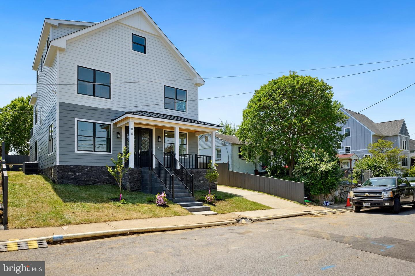 1610 12TH ST S, ARLINGTON, Virginia 22204, 4 Bedrooms Bedrooms, ,4 BathroomsBathrooms,Residential,For sale,1610 12TH ST S,VAAR2057004 MLS # VAAR2057004