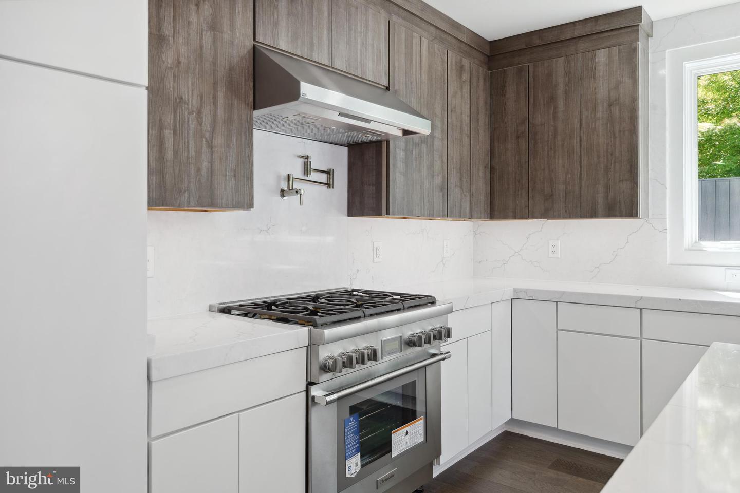 1610 12TH ST S, ARLINGTON, Virginia 22204, 4 Bedrooms Bedrooms, ,4 BathroomsBathrooms,Residential,For sale,1610 12TH ST S,VAAR2057004 MLS # VAAR2057004