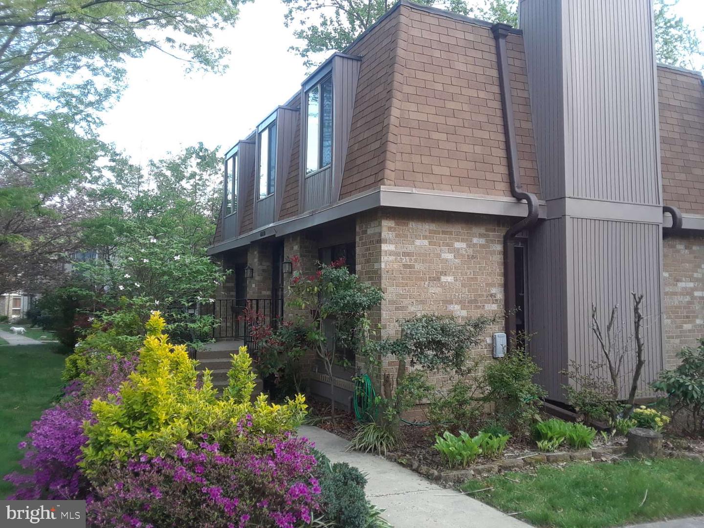 6010 TIMBER HOLLOW LN, SPRINGFIELD, Virginia 22152, 3 Bedrooms Bedrooms, 8 Rooms Rooms,3 BathroomsBathrooms,Residential,For sale,6010 TIMBER HOLLOW LN,VAFX2238520 MLS # VAFX2238520