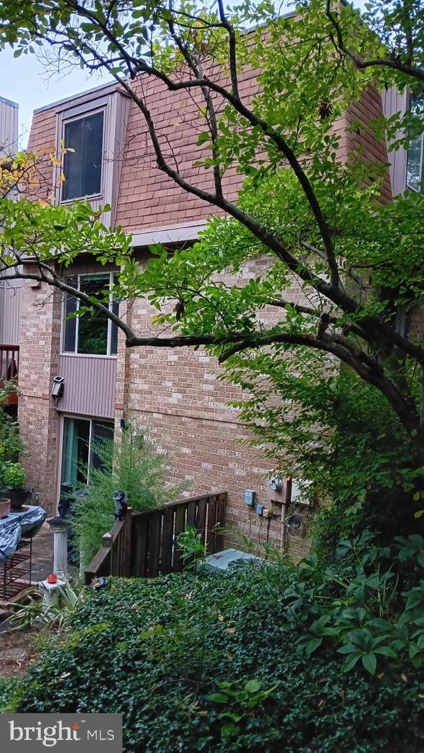 6010 TIMBER HOLLOW LN, SPRINGFIELD, Virginia 22152, 3 Bedrooms Bedrooms, 8 Rooms Rooms,3 BathroomsBathrooms,Residential,For sale,6010 TIMBER HOLLOW LN,VAFX2238520 MLS # VAFX2238520