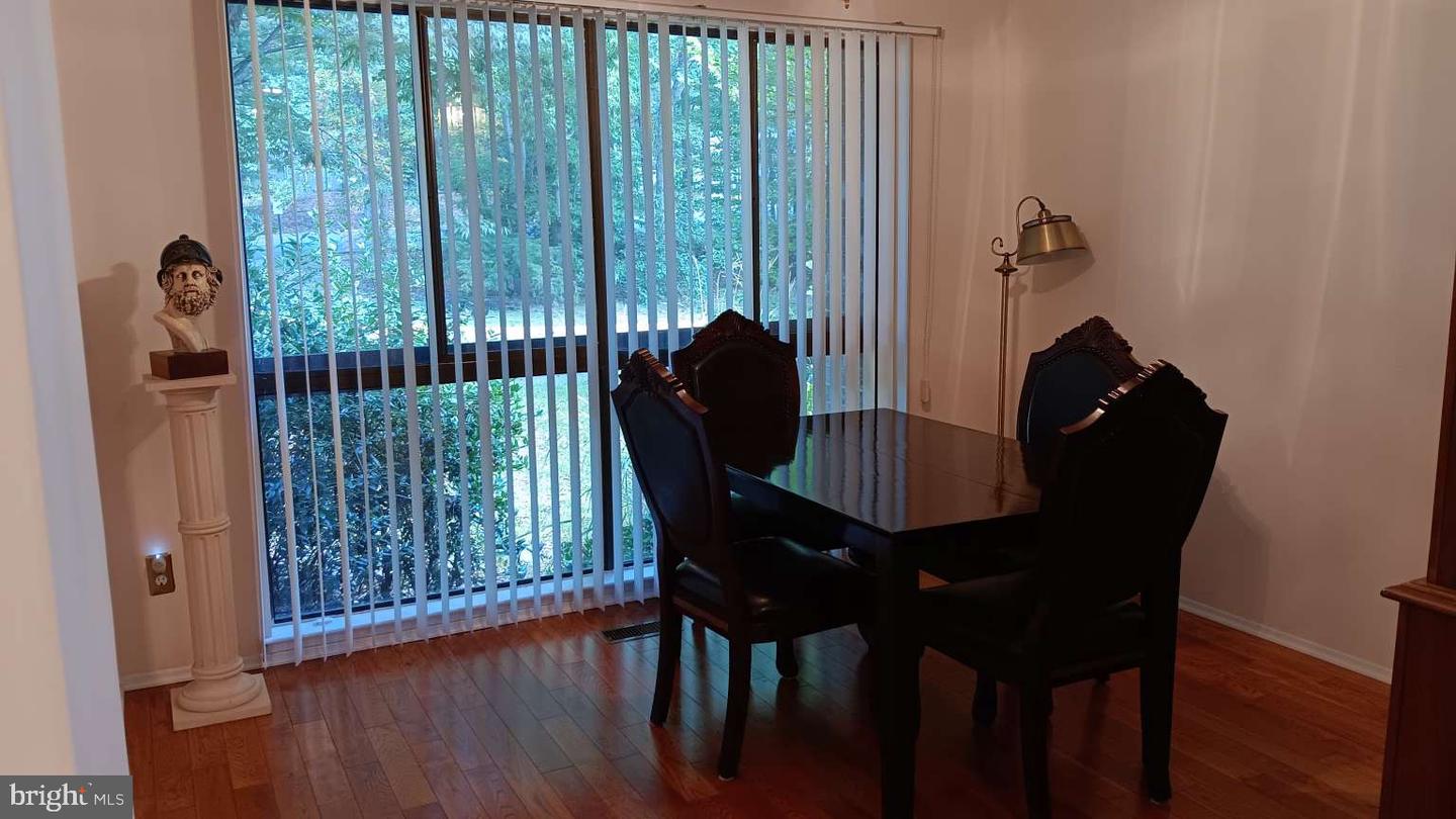 6010 TIMBER HOLLOW LN, SPRINGFIELD, Virginia 22152, 3 Bedrooms Bedrooms, 8 Rooms Rooms,3 BathroomsBathrooms,Residential,For sale,6010 TIMBER HOLLOW LN,VAFX2238520 MLS # VAFX2238520