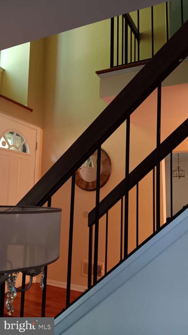 6010 TIMBER HOLLOW LN, SPRINGFIELD, Virginia 22152, 3 Bedrooms Bedrooms, 8 Rooms Rooms,3 BathroomsBathrooms,Residential,For sale,6010 TIMBER HOLLOW LN,VAFX2238520 MLS # VAFX2238520