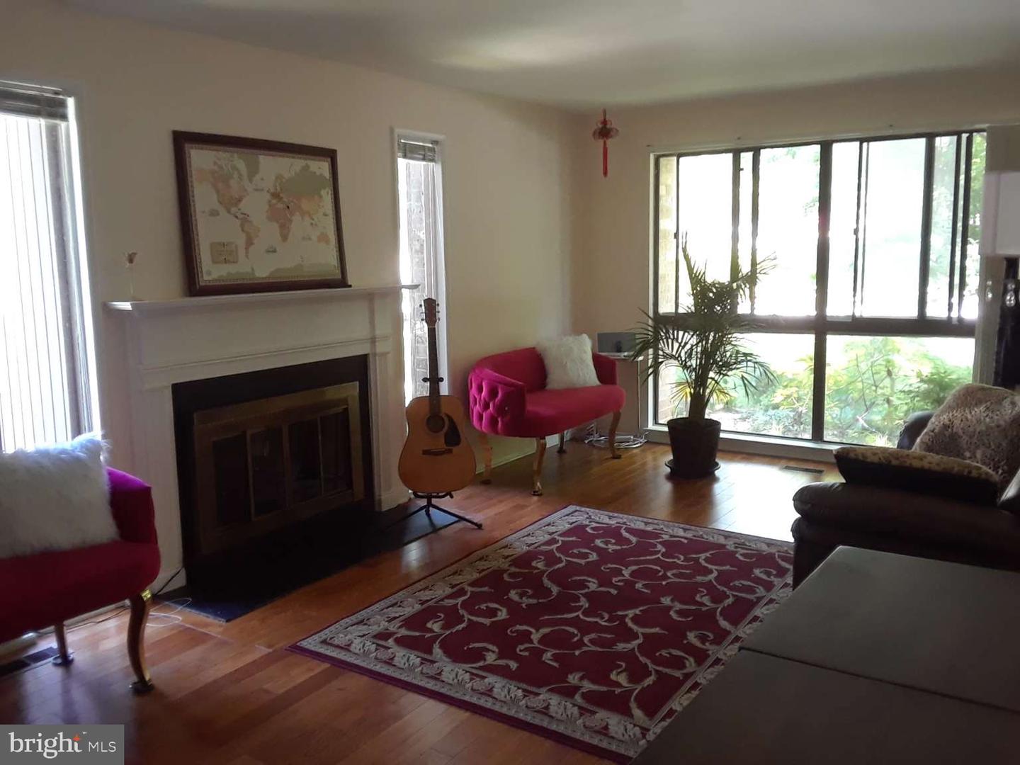 6010 TIMBER HOLLOW LN, SPRINGFIELD, Virginia 22152, 3 Bedrooms Bedrooms, 8 Rooms Rooms,3 BathroomsBathrooms,Residential,For sale,6010 TIMBER HOLLOW LN,VAFX2238520 MLS # VAFX2238520