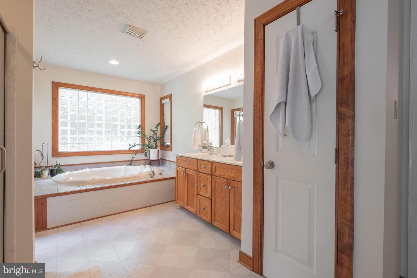 2975 ELIOCH MANOR DR, POWHATAN, Virginia 23139, 4 Bedrooms Bedrooms, 12 Rooms Rooms,4 BathroomsBathrooms,Residential,For sale,2975 ELIOCH MANOR DR,VAPN2000092 MLS # VAPN2000092