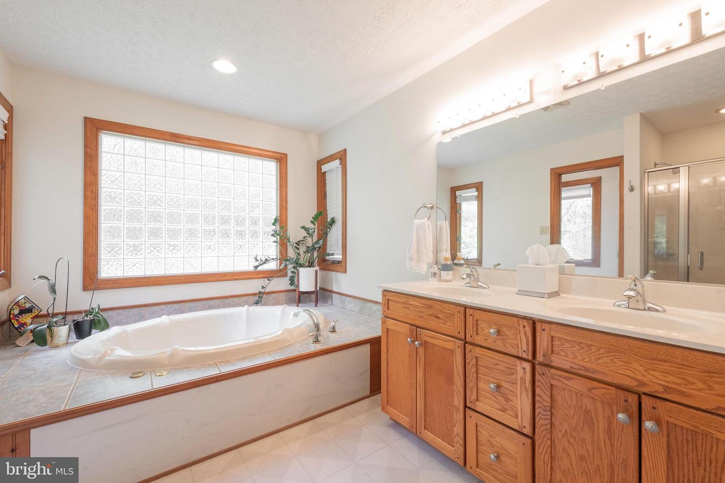 2975 ELIOCH MANOR DR, POWHATAN, Virginia 23139, 4 Bedrooms Bedrooms, 12 Rooms Rooms,4 BathroomsBathrooms,Residential,For sale,2975 ELIOCH MANOR DR,VAPN2000092 MLS # VAPN2000092