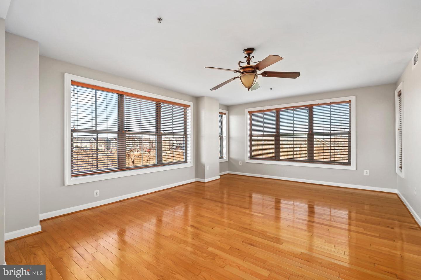 485 HARBOR SIDE ST #414, WOODBRIDGE, Virginia 22191, 2 Bedrooms Bedrooms, ,2 BathroomsBathrooms,Residential,For sale,485 HARBOR SIDE ST #414,VAPW2093886 MLS # VAPW2093886