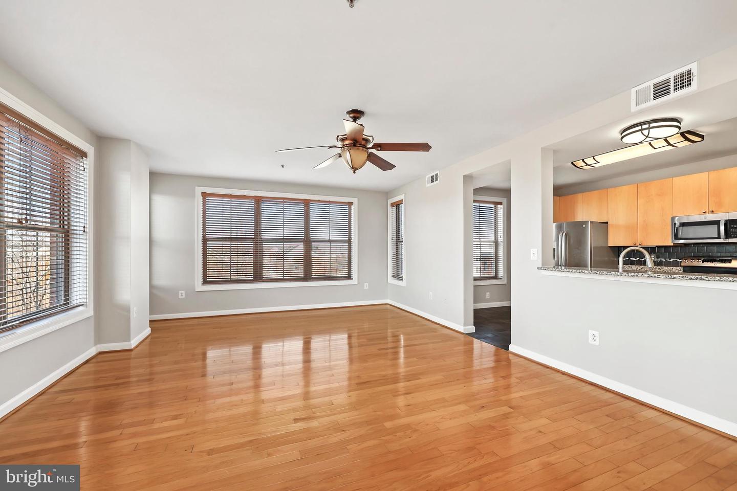 485 HARBOR SIDE ST #414, WOODBRIDGE, Virginia 22191, 2 Bedrooms Bedrooms, ,2 BathroomsBathrooms,Residential,For sale,485 HARBOR SIDE ST #414,VAPW2093886 MLS # VAPW2093886