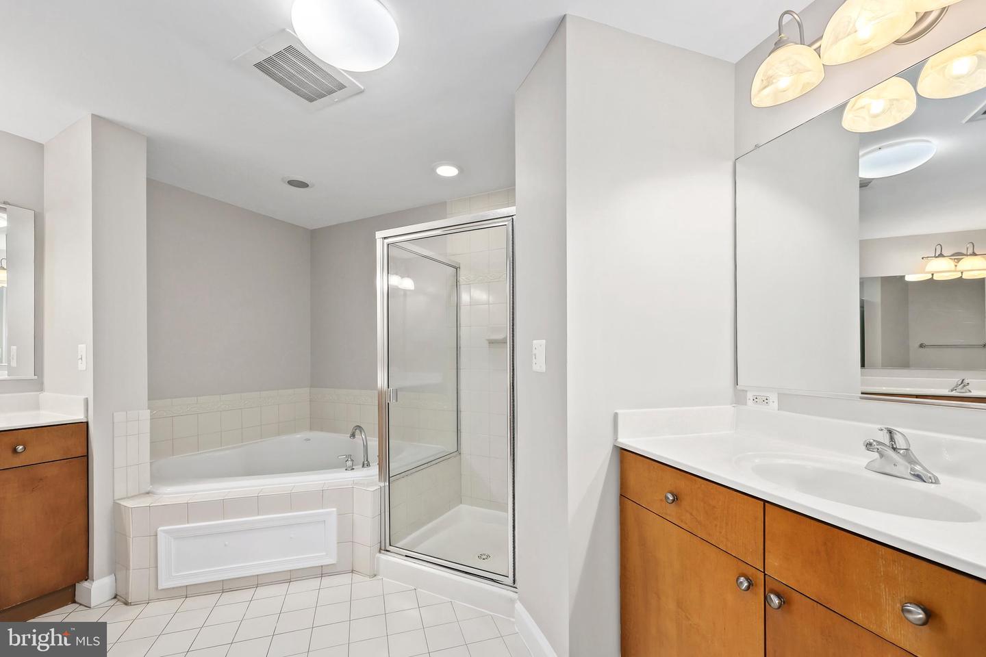 485 HARBOR SIDE ST #414, WOODBRIDGE, Virginia 22191, 2 Bedrooms Bedrooms, ,2 BathroomsBathrooms,Residential,For sale,485 HARBOR SIDE ST #414,VAPW2093886 MLS # VAPW2093886