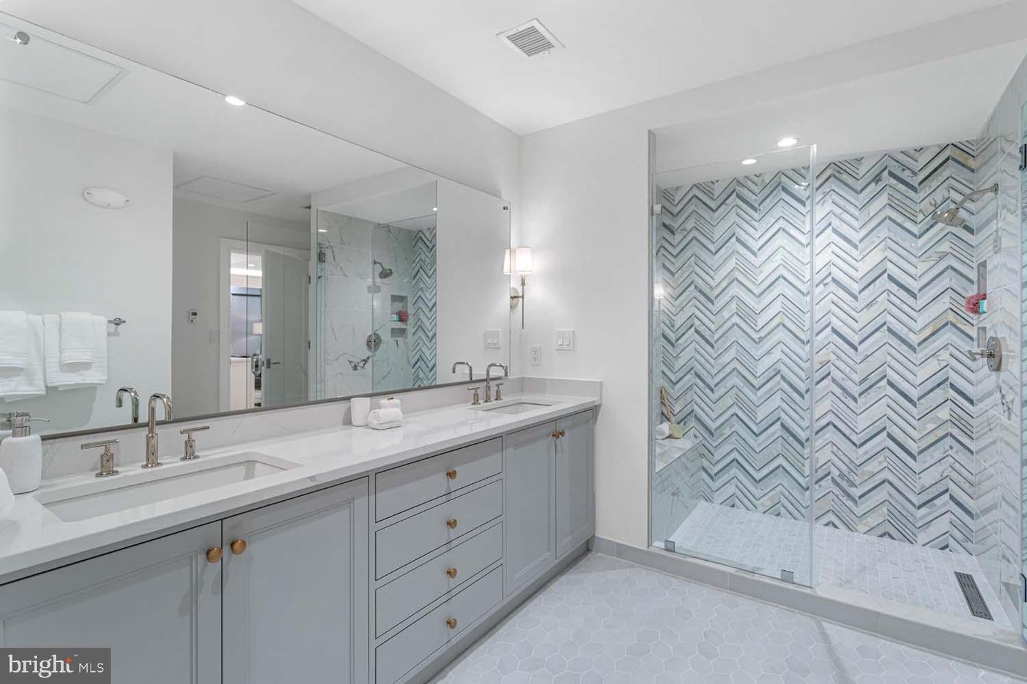 6718 LOWELL AVE #406, MCLEAN, Virginia 22101, 2 Bedrooms Bedrooms, ,2 BathroomsBathrooms,Residential,For sale,6718 LOWELL AVE #406,VAFX2238560 MLS # VAFX2238560