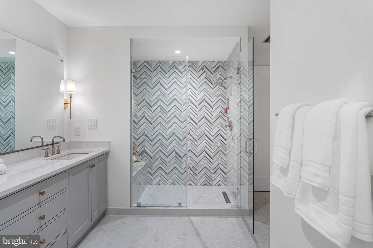 6718 LOWELL AVE #406, MCLEAN, Virginia 22101, 2 Bedrooms Bedrooms, ,2 BathroomsBathrooms,Residential,For sale,6718 LOWELL AVE #406,VAFX2238560 MLS # VAFX2238560