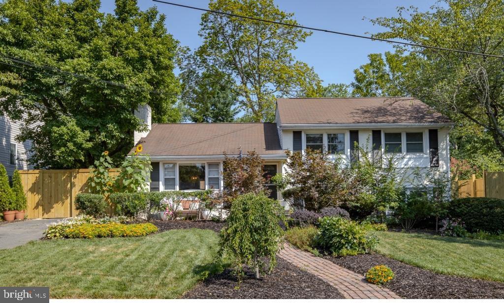 7024 STATENDAM CT, MCLEAN, Virginia 22101, 4 Bedrooms Bedrooms, ,3 BathroomsBathrooms,Residential,For sale,7024 STATENDAM CT,VAFX2238512 MLS # VAFX2238512