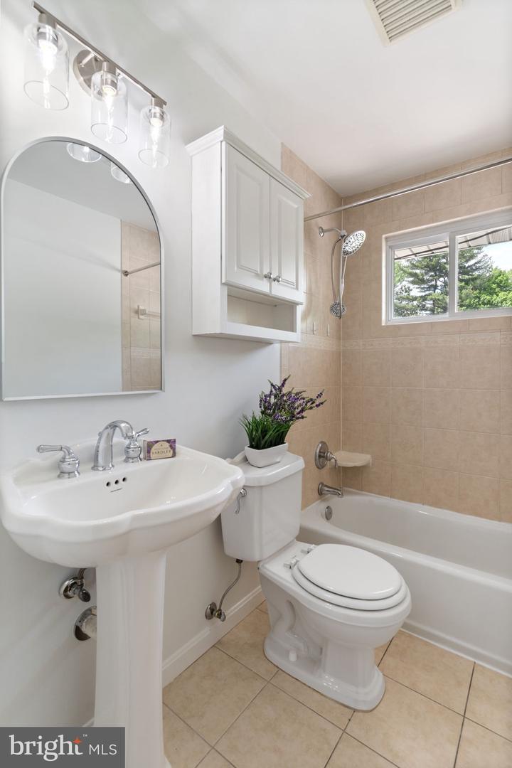 7024 STATENDAM CT, MCLEAN, Virginia 22101, 4 Bedrooms Bedrooms, ,3 BathroomsBathrooms,Residential,For sale,7024 STATENDAM CT,VAFX2238512 MLS # VAFX2238512