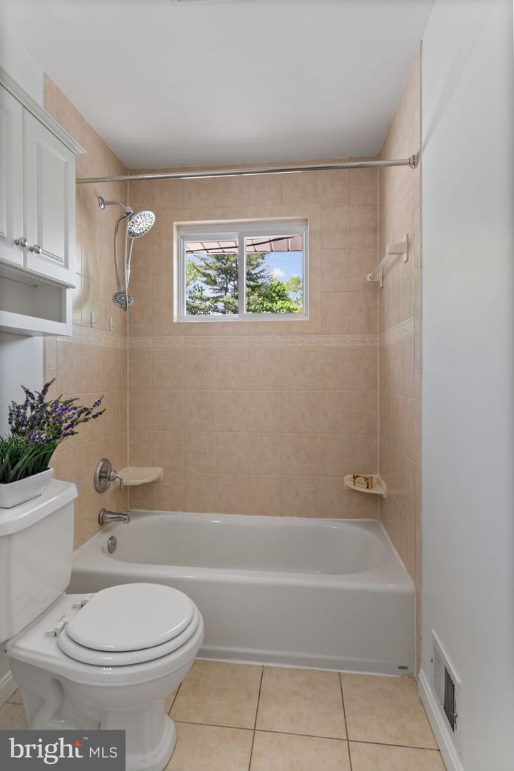 7024 STATENDAM CT, MCLEAN, Virginia 22101, 4 Bedrooms Bedrooms, ,3 BathroomsBathrooms,Residential,For sale,7024 STATENDAM CT,VAFX2238512 MLS # VAFX2238512