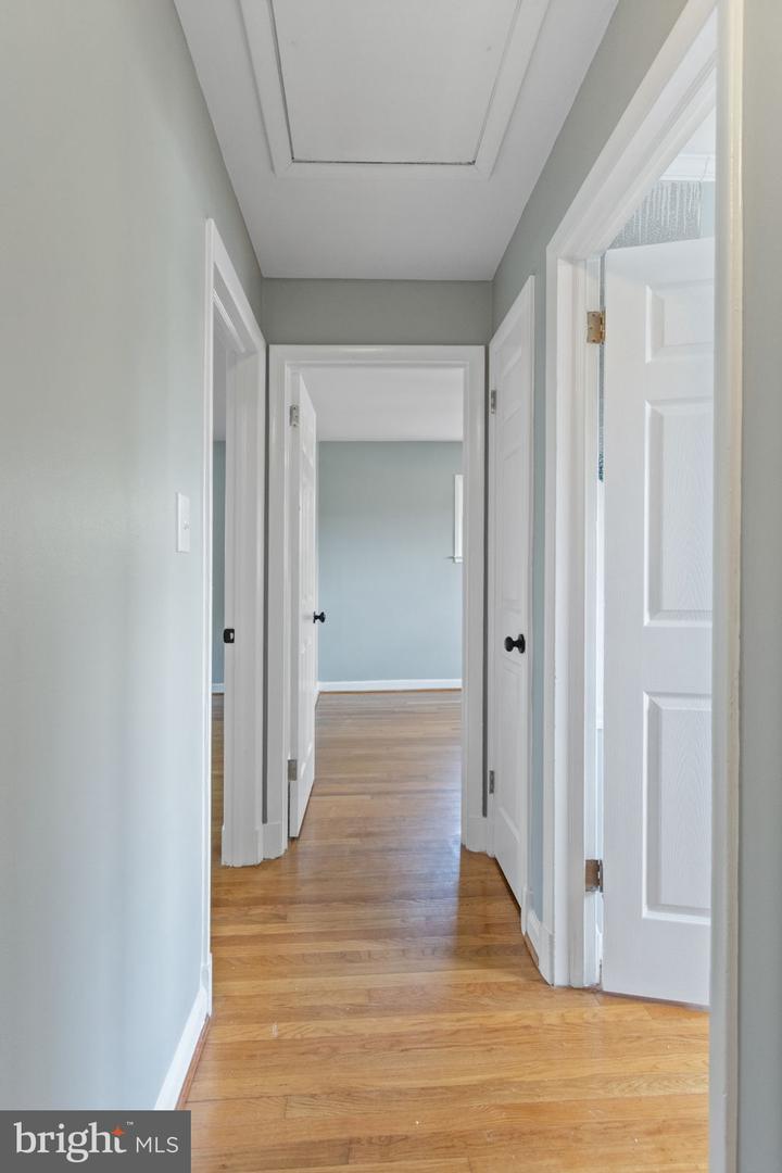 7024 STATENDAM CT, MCLEAN, Virginia 22101, 4 Bedrooms Bedrooms, ,3 BathroomsBathrooms,Residential,For sale,7024 STATENDAM CT,VAFX2238512 MLS # VAFX2238512