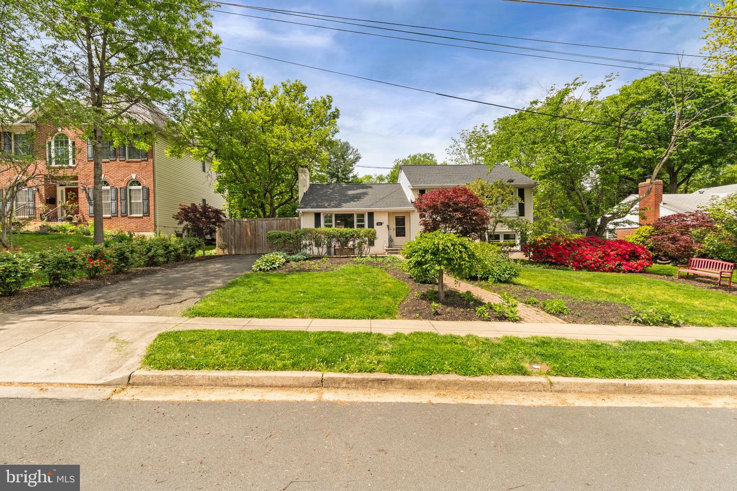 7024 STATENDAM CT, MCLEAN, Virginia 22101, 4 Bedrooms Bedrooms, ,3 BathroomsBathrooms,Residential,For sale,7024 STATENDAM CT,VAFX2238512 MLS # VAFX2238512