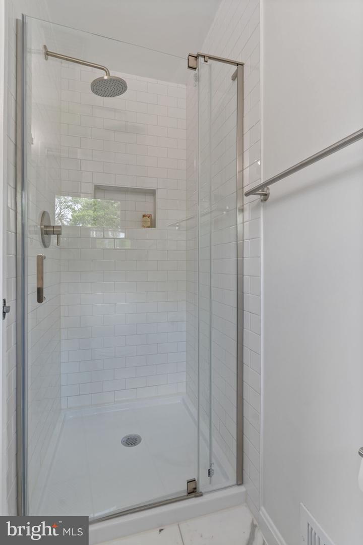 7024 STATENDAM CT, MCLEAN, Virginia 22101, 4 Bedrooms Bedrooms, ,3 BathroomsBathrooms,Residential,For sale,7024 STATENDAM CT,VAFX2238512 MLS # VAFX2238512