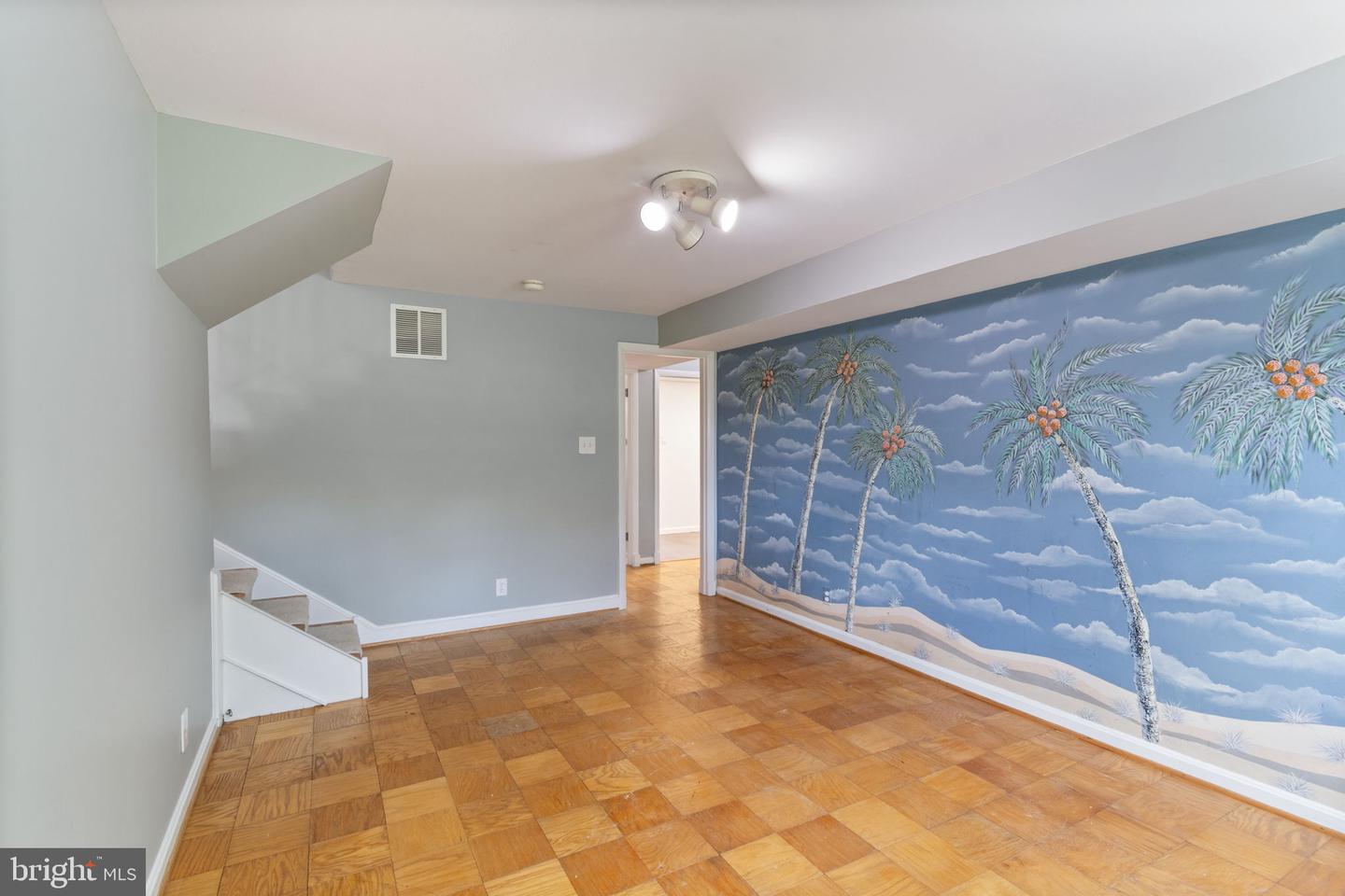 7024 STATENDAM CT, MCLEAN, Virginia 22101, 4 Bedrooms Bedrooms, ,3 BathroomsBathrooms,Residential,For sale,7024 STATENDAM CT,VAFX2238512 MLS # VAFX2238512