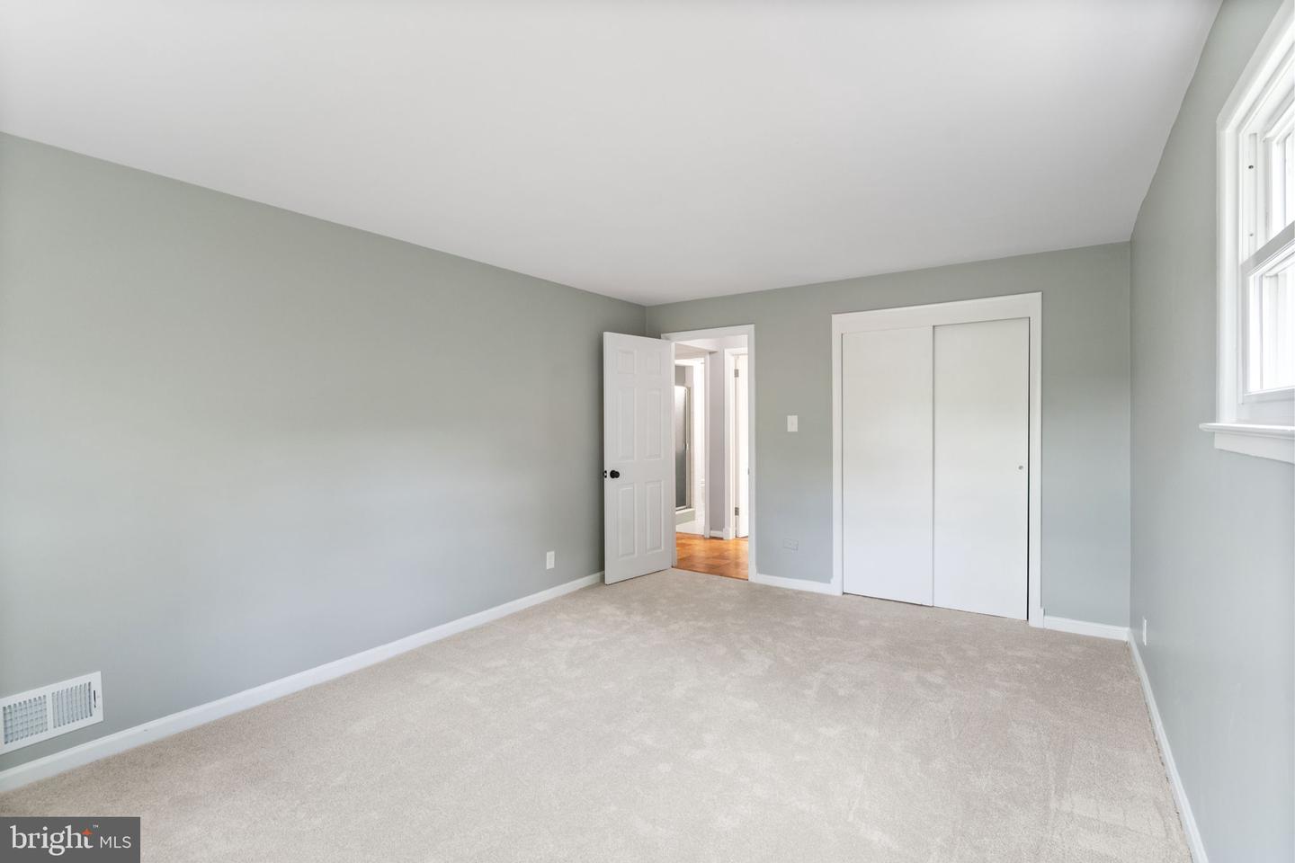 7024 STATENDAM CT, MCLEAN, Virginia 22101, 4 Bedrooms Bedrooms, ,3 BathroomsBathrooms,Residential,For sale,7024 STATENDAM CT,VAFX2238512 MLS # VAFX2238512