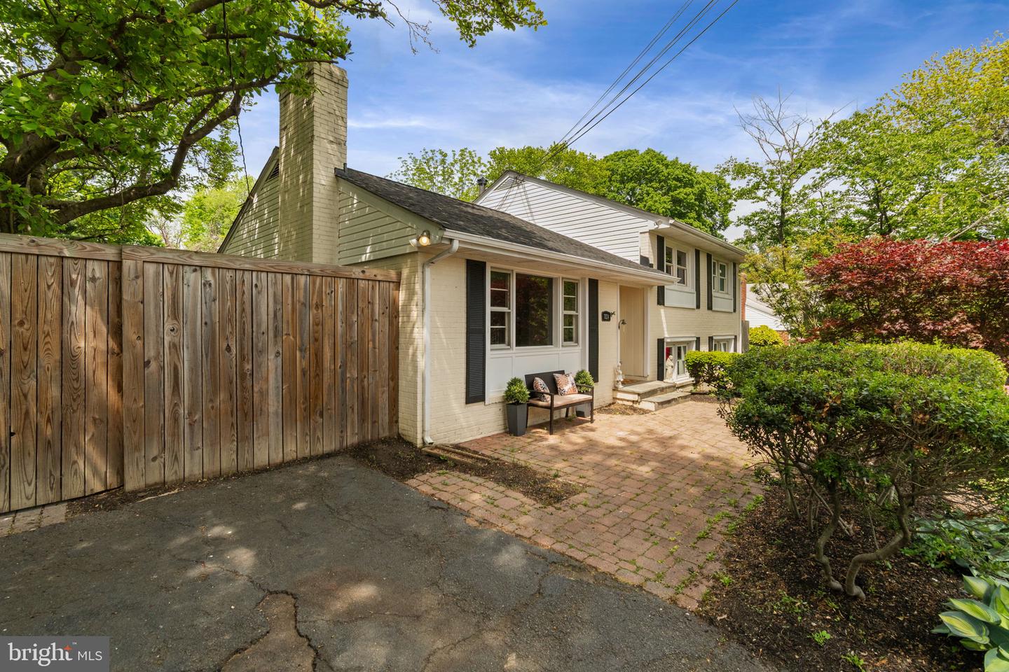 7024 STATENDAM CT, MCLEAN, Virginia 22101, 4 Bedrooms Bedrooms, ,3 BathroomsBathrooms,Residential,For sale,7024 STATENDAM CT,VAFX2238512 MLS # VAFX2238512