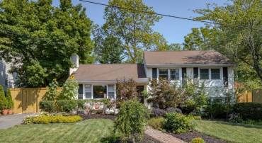 7024 STATENDAM CT, MCLEAN, Virginia 22101, 4 Bedrooms Bedrooms, ,3 BathroomsBathrooms,Residential,For sale,7024 STATENDAM CT,VAFX2238512 MLS # VAFX2238512