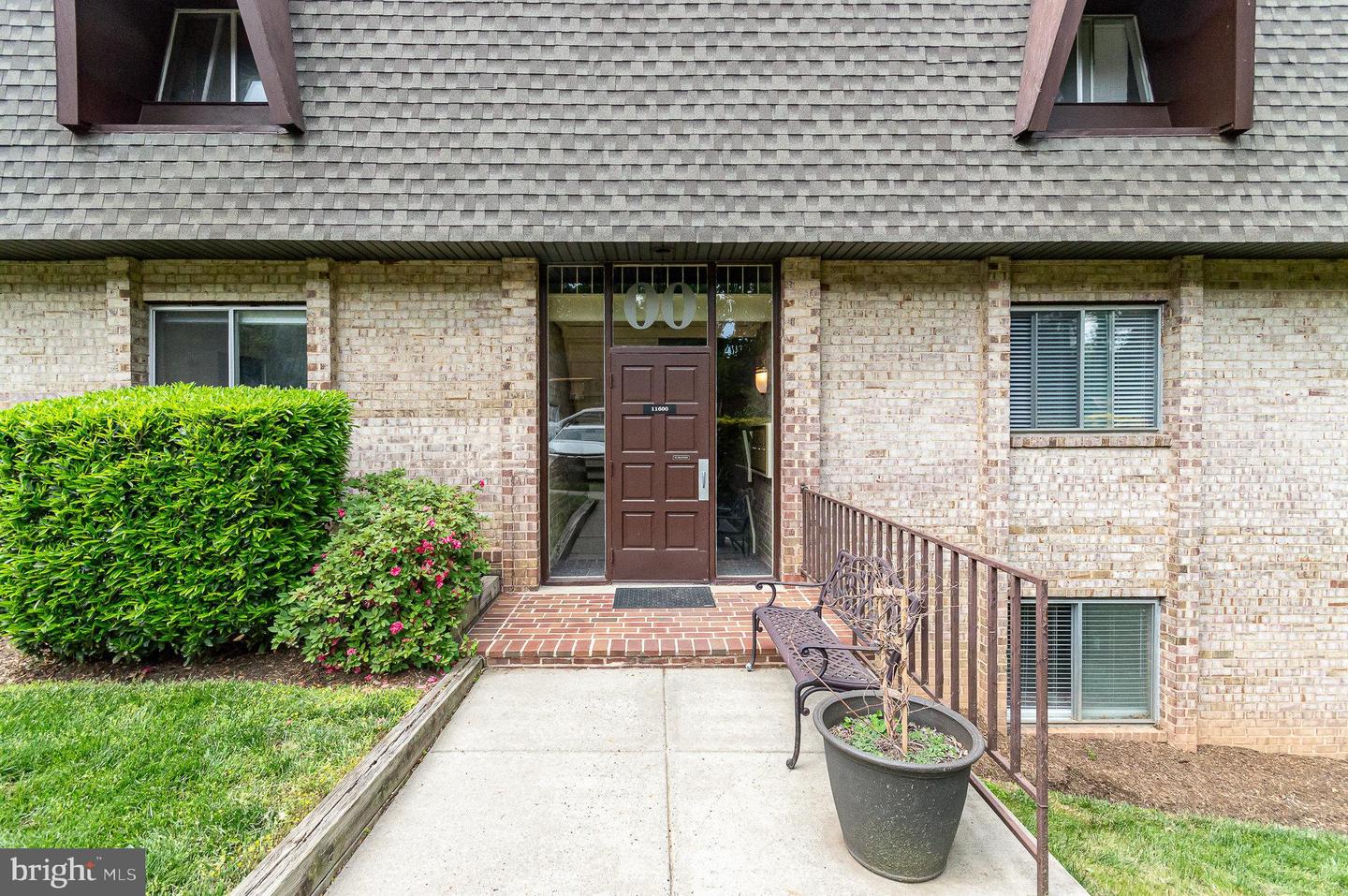 11600 VANTAGE HILL RD #11B, RESTON, Virginia 20190, 2 Bedrooms Bedrooms, ,2 BathroomsBathrooms,Residential,For sale,11600 VANTAGE HILL RD #11B,VAFX2238522 MLS # VAFX2238522