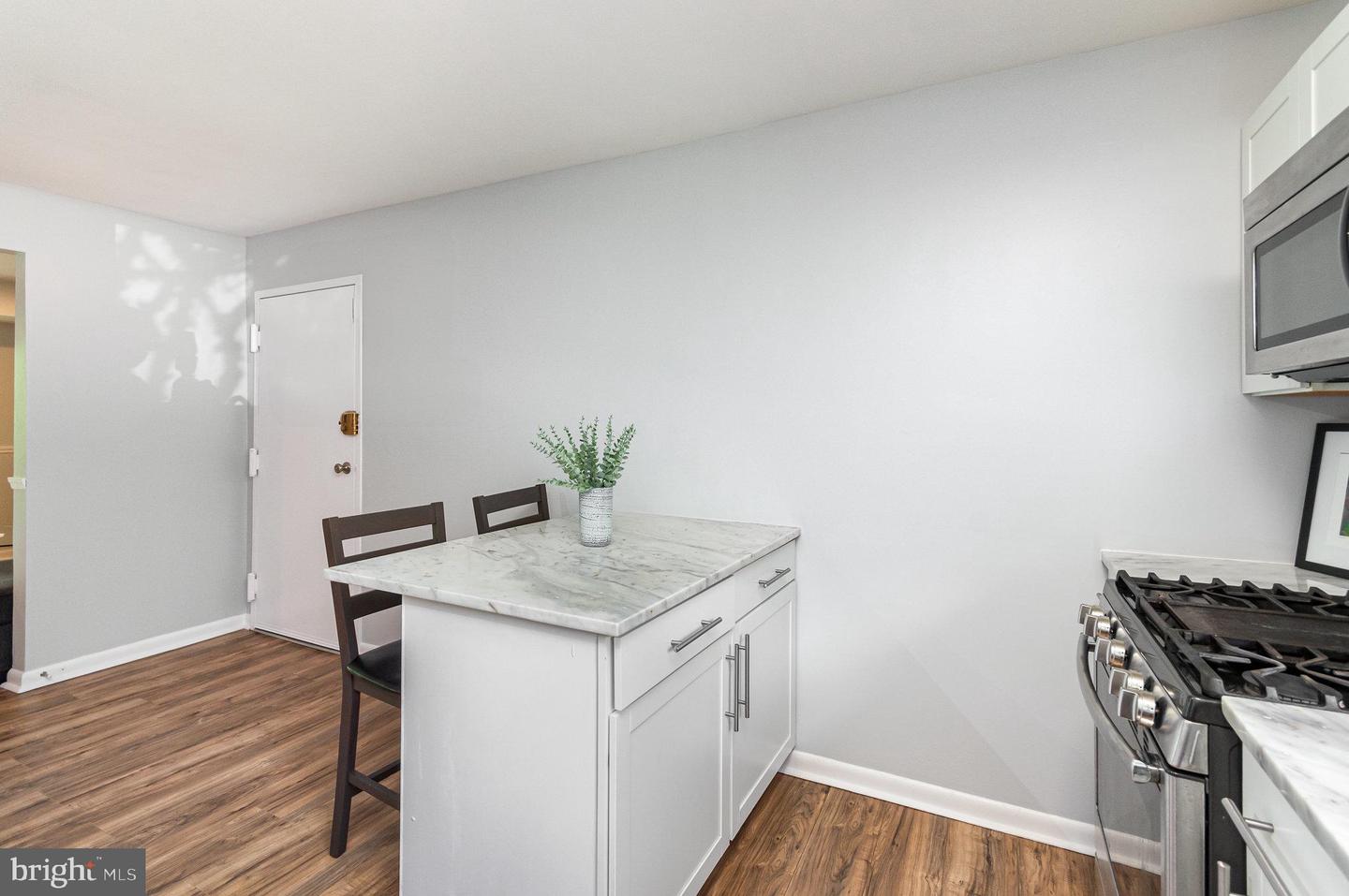 11600 VANTAGE HILL RD #11B, RESTON, Virginia 20190, 2 Bedrooms Bedrooms, ,2 BathroomsBathrooms,Residential,For sale,11600 VANTAGE HILL RD #11B,VAFX2238522 MLS # VAFX2238522