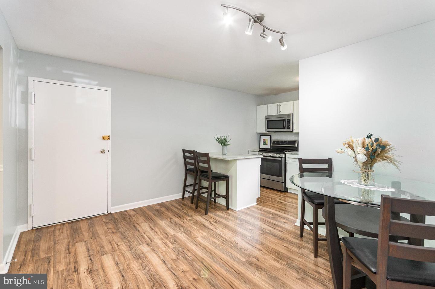 11600 VANTAGE HILL RD #11B, RESTON, Virginia 20190, 2 Bedrooms Bedrooms, ,2 BathroomsBathrooms,Residential,For sale,11600 VANTAGE HILL RD #11B,VAFX2238522 MLS # VAFX2238522