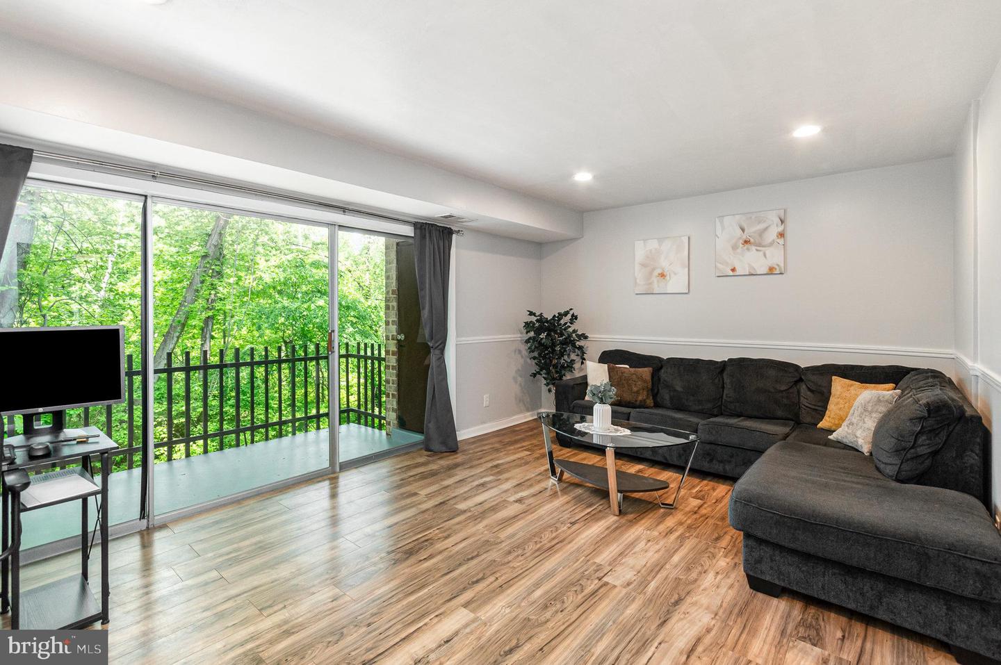 11600 VANTAGE HILL RD #11B, RESTON, Virginia 20190, 2 Bedrooms Bedrooms, ,2 BathroomsBathrooms,Residential,For sale,11600 VANTAGE HILL RD #11B,VAFX2238522 MLS # VAFX2238522