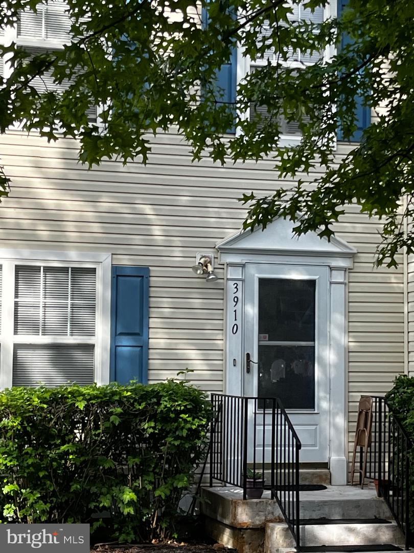 3910 BURNS CT SE, WASHINGTON, District Of Columbia 20019, 3 Bedrooms Bedrooms, ,2 BathroomsBathrooms,Residential,For sale,3910 BURNS CT SE,DCDC2198974 MLS # DCDC2198974