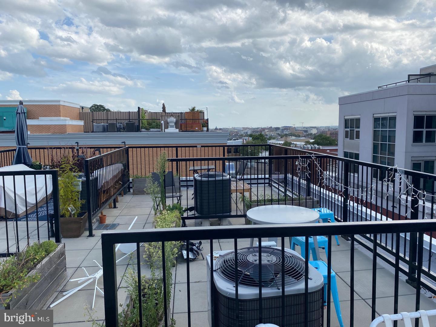 2422 17TH ST NW #207, WASHINGTON, District Of Columbia 20009, 2 Bedrooms Bedrooms, 2 Rooms Rooms,2 BathroomsBathrooms,Residential,For sale,2422 17TH ST NW #207,DCDC2158190 MLS # DCDC2158190