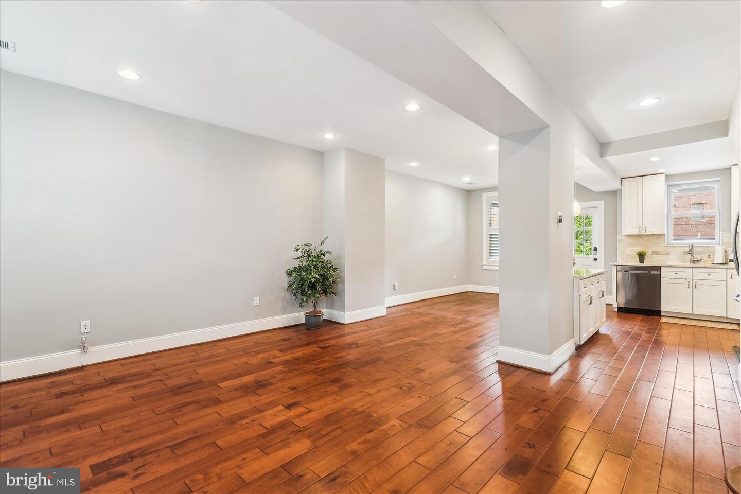 931 FARRAGUT ST NW, WASHINGTON, District Of Columbia 20011, 3 Bedrooms Bedrooms, ,2 BathroomsBathrooms,Residential,For sale,931 FARRAGUT ST NW,DCDC2172700 MLS # DCDC2172700