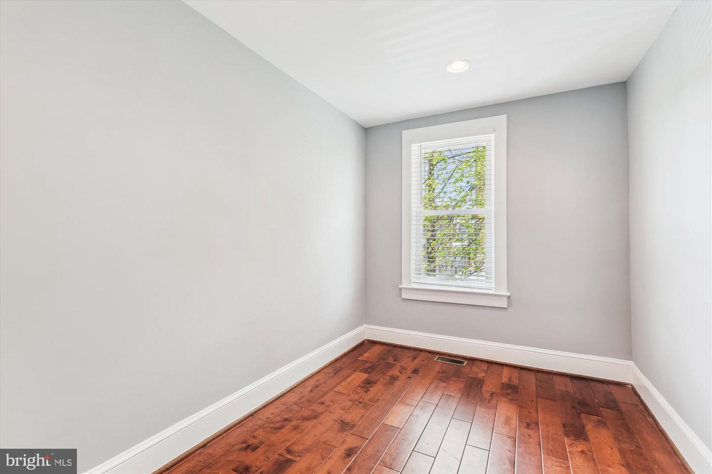 931 FARRAGUT ST NW, WASHINGTON, District Of Columbia 20011, 3 Bedrooms Bedrooms, ,2 BathroomsBathrooms,Residential,For sale,931 FARRAGUT ST NW,DCDC2172700 MLS # DCDC2172700