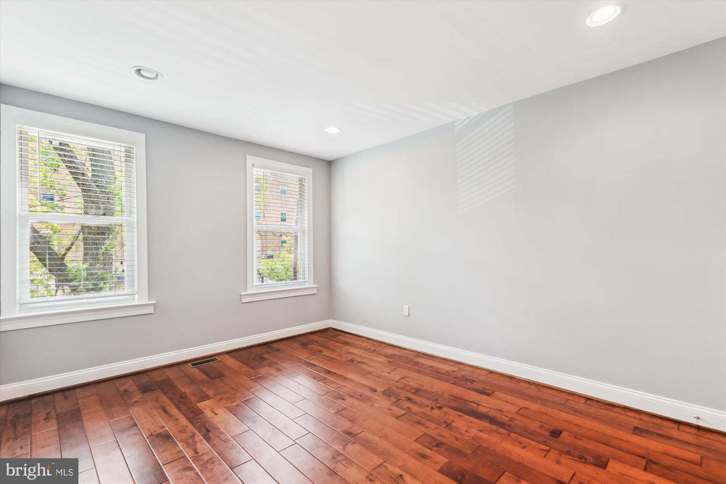 931 FARRAGUT ST NW, WASHINGTON, District Of Columbia 20011, 3 Bedrooms Bedrooms, ,2 BathroomsBathrooms,Residential,For sale,931 FARRAGUT ST NW,DCDC2172700 MLS # DCDC2172700