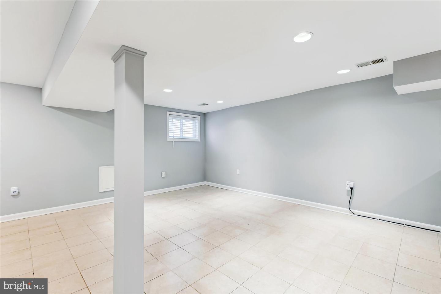 931 FARRAGUT ST NW, WASHINGTON, District Of Columbia 20011, 3 Bedrooms Bedrooms, ,2 BathroomsBathrooms,Residential,For sale,931 FARRAGUT ST NW,DCDC2172700 MLS # DCDC2172700