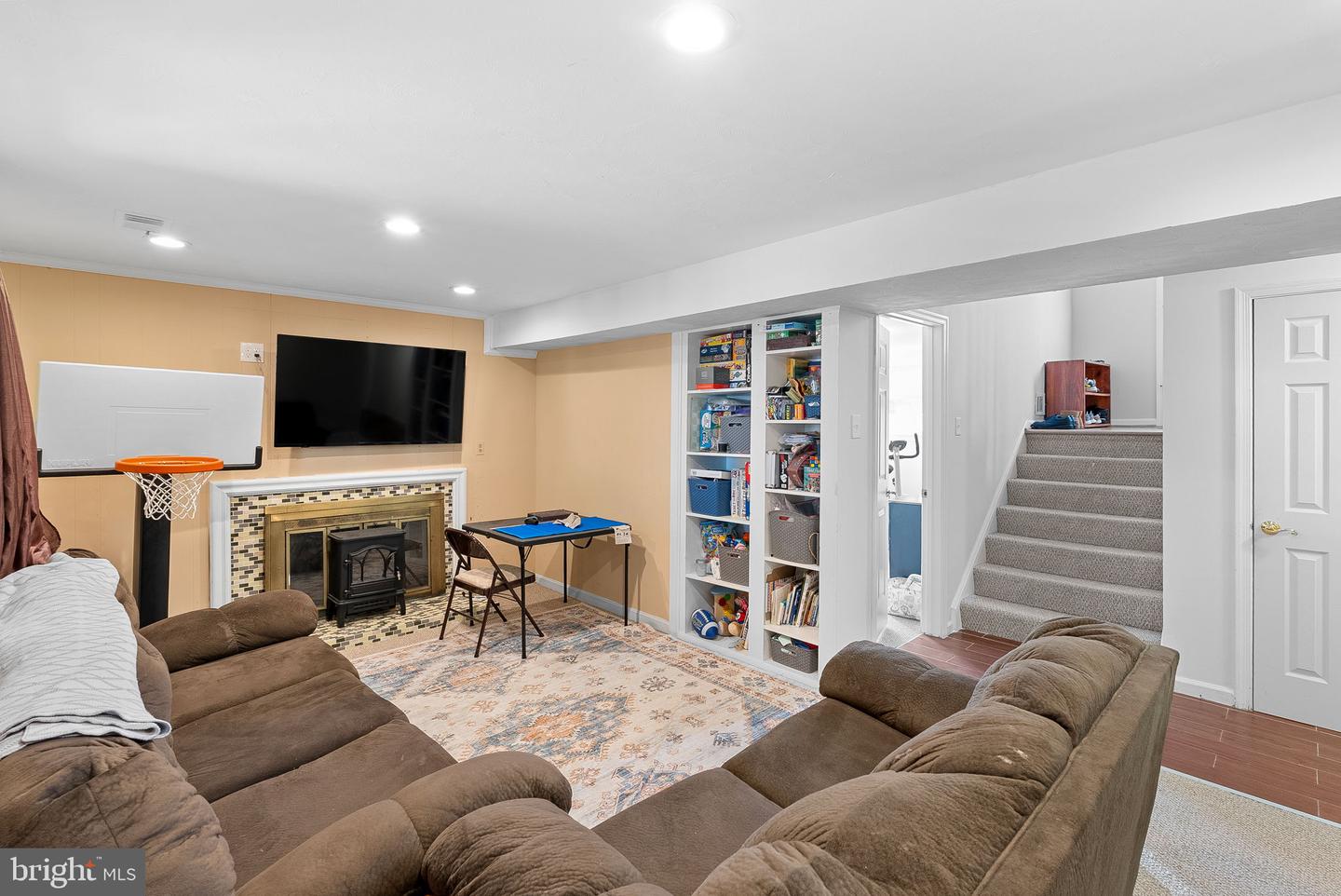 12808 COLBY DR, WOODBRIDGE, Virginia 22192, 5 Bedrooms Bedrooms, ,3 BathroomsBathrooms,Residential,For sale,12808 COLBY DR,VAPW2088800 MLS # VAPW2088800