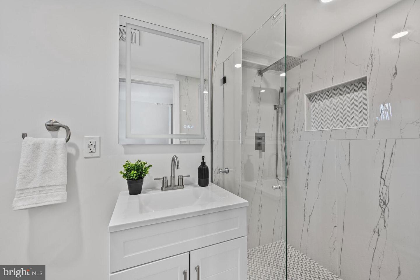 1539 K ST SE, WASHINGTON, District Of Columbia 20003, 3 Bedrooms Bedrooms, 6 Rooms Rooms,2 BathroomsBathrooms,Residential,For sale,1539 K ST SE,DCDC2193144 MLS # DCDC2193144