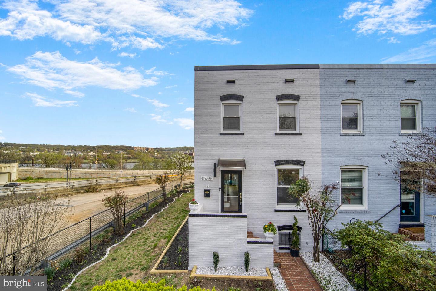 1539 K ST SE, WASHINGTON, District Of Columbia 20003, 3 Bedrooms Bedrooms, 6 Rooms Rooms,2 BathroomsBathrooms,Residential,For sale,1539 K ST SE,DCDC2193144 MLS # DCDC2193144