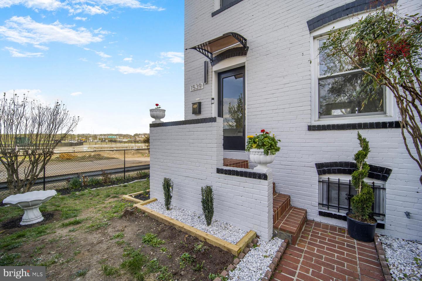 1539 K ST SE, WASHINGTON, District Of Columbia 20003, 3 Bedrooms Bedrooms, 6 Rooms Rooms,2 BathroomsBathrooms,Residential,For sale,1539 K ST SE,DCDC2193144 MLS # DCDC2193144