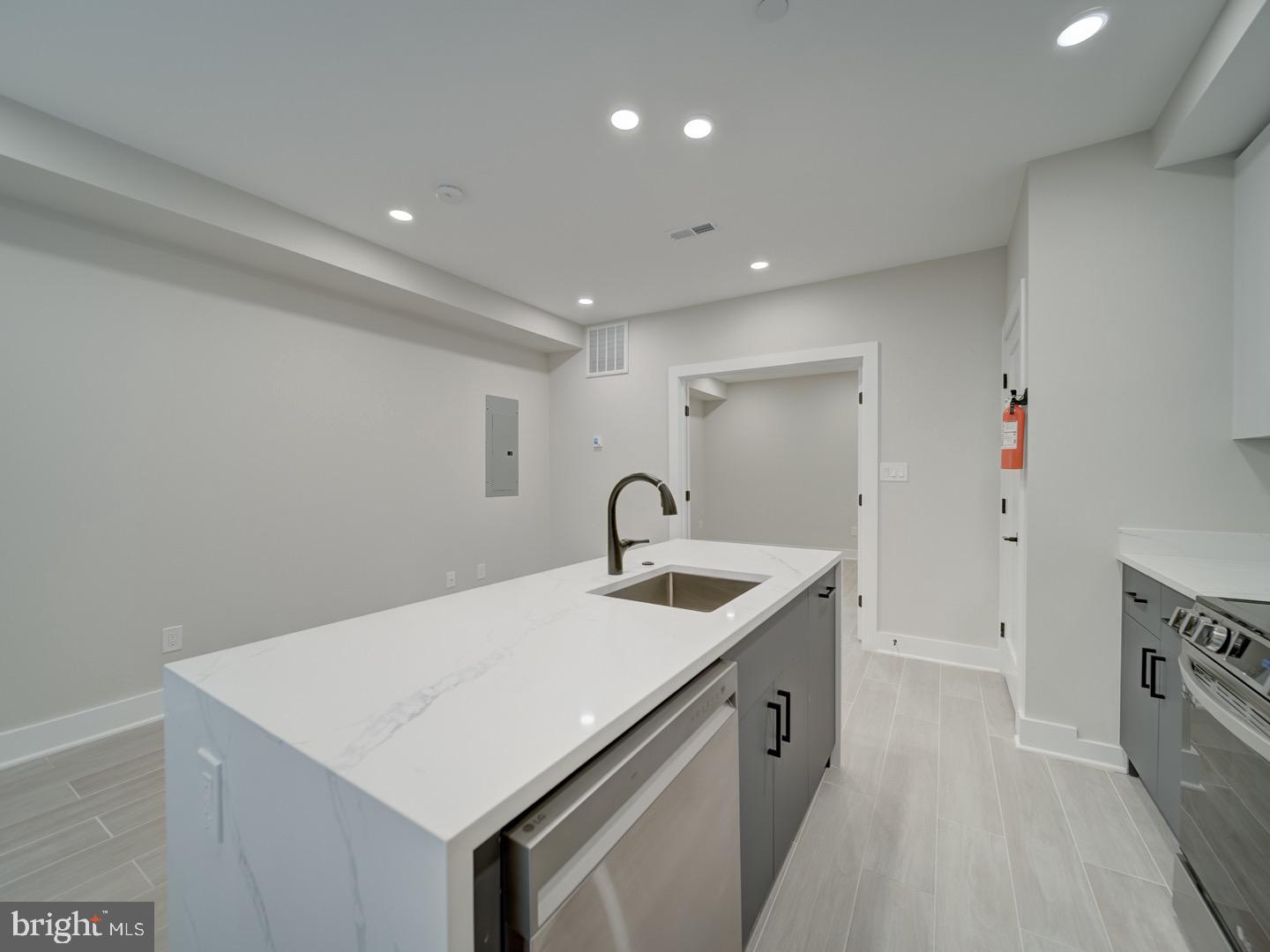 1004 18TH ST NE #2, WASHINGTON, District Of Columbia 20002, 1 Bedroom Bedrooms, ,1 BathroomBathrooms,Residential,For sale,1004 18TH ST NE #2,DCDC2197806 MLS # DCDC2197806