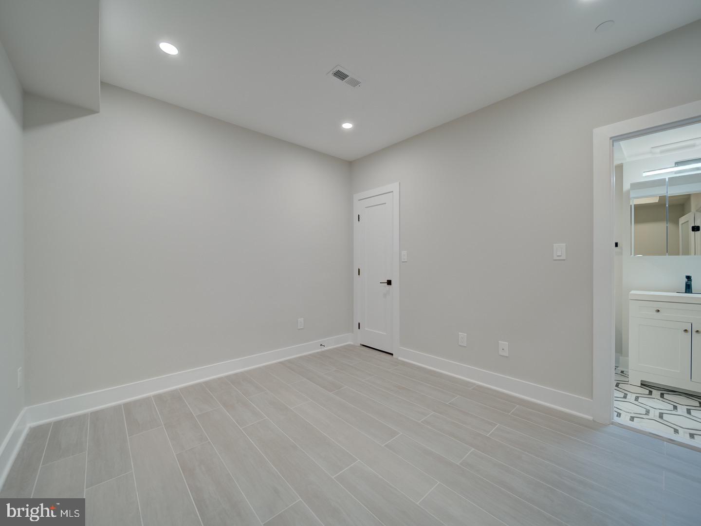 1004 18TH ST NE #2, WASHINGTON, District Of Columbia 20002, 1 Bedroom Bedrooms, ,1 BathroomBathrooms,Residential,For sale,1004 18TH ST NE #2,DCDC2197806 MLS # DCDC2197806