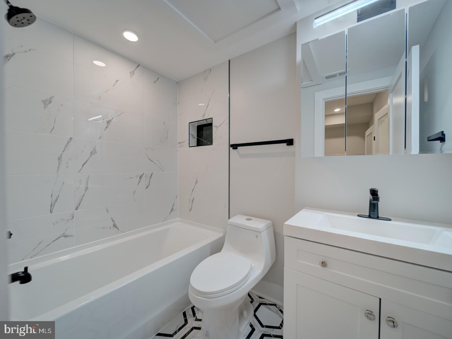 1004 18TH ST NE #2, WASHINGTON, District Of Columbia 20002, 1 Bedroom Bedrooms, ,1 BathroomBathrooms,Residential,For sale,1004 18TH ST NE #2,DCDC2197806 MLS # DCDC2197806