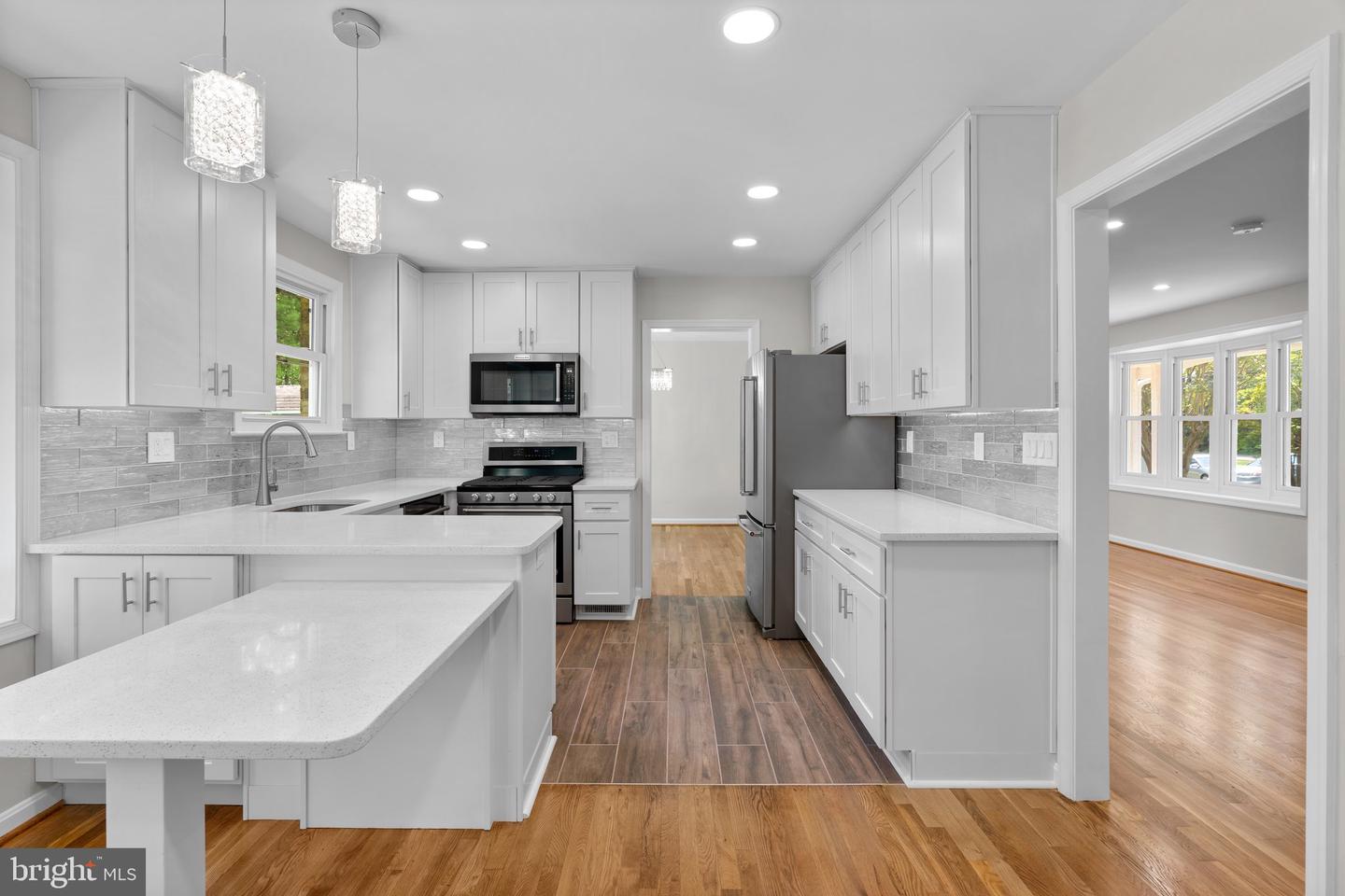 5525 ROLLING RD, SPRINGFIELD, Virginia 22151, 4 Bedrooms Bedrooms, ,4 BathroomsBathrooms,Residential,For sale,5525 ROLLING RD,VAFX2237882 MLS # VAFX2237882