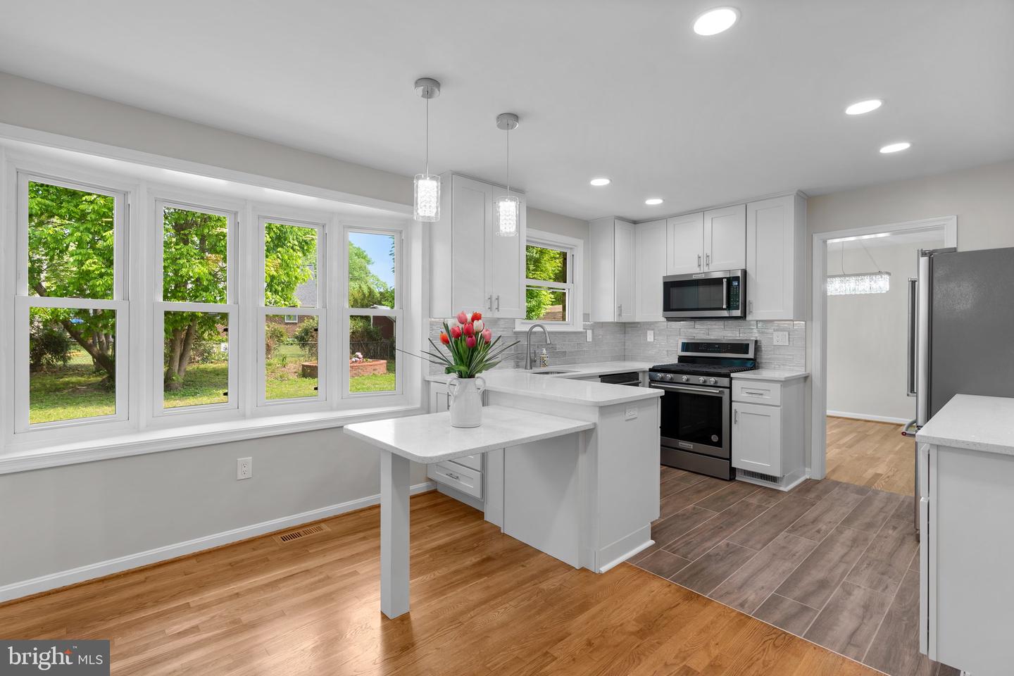 5525 ROLLING RD, SPRINGFIELD, Virginia 22151, 4 Bedrooms Bedrooms, ,4 BathroomsBathrooms,Residential,For sale,5525 ROLLING RD,VAFX2237882 MLS # VAFX2237882