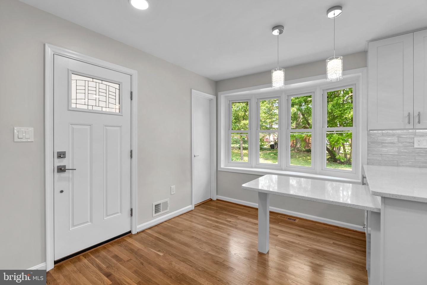 5525 ROLLING RD, SPRINGFIELD, Virginia 22151, 4 Bedrooms Bedrooms, ,4 BathroomsBathrooms,Residential,For sale,5525 ROLLING RD,VAFX2237882 MLS # VAFX2237882